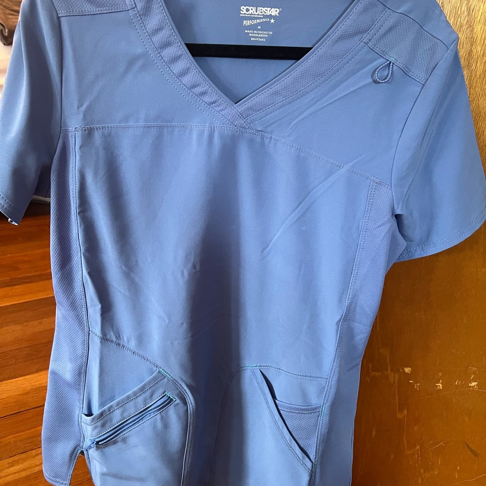 Scrubstar medium ceil blue top